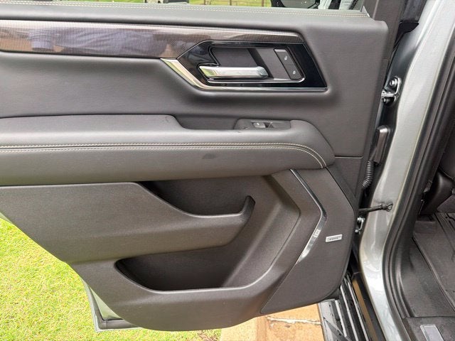 2025 GMC Yukon Elevation