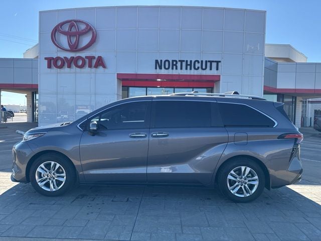 2023 Toyota Sienna Limited