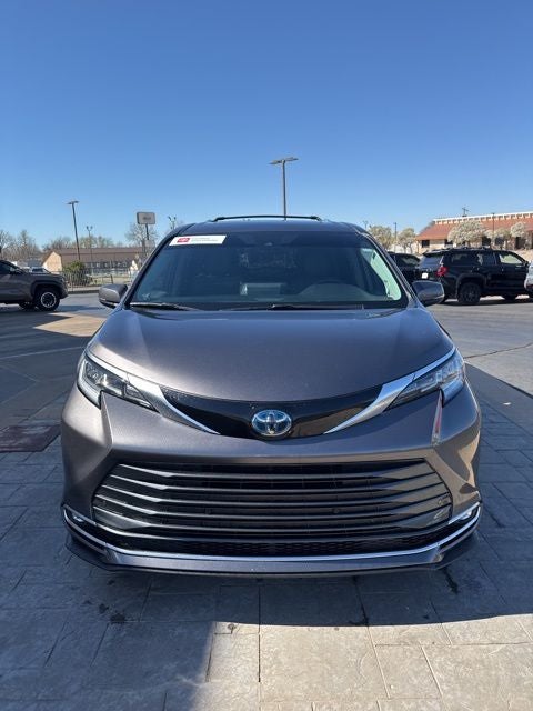 2023 Toyota Sienna Limited
