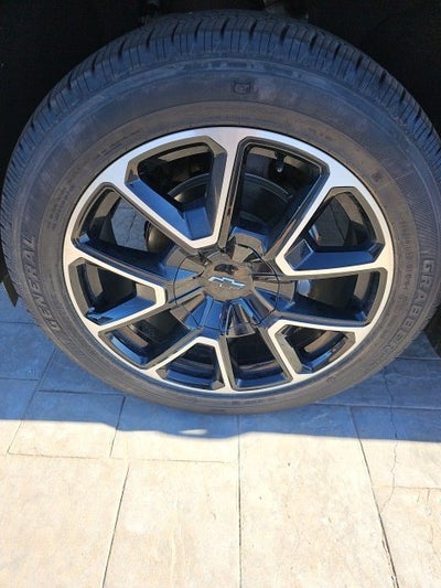 2025 Chevrolet Suburban RST