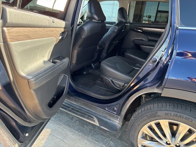 2022 Toyota Highlander Platinum