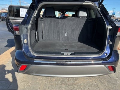 2022 Toyota Highlander Platinum