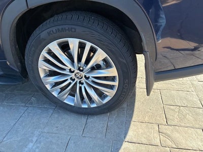 2022 Toyota Highlander Platinum
