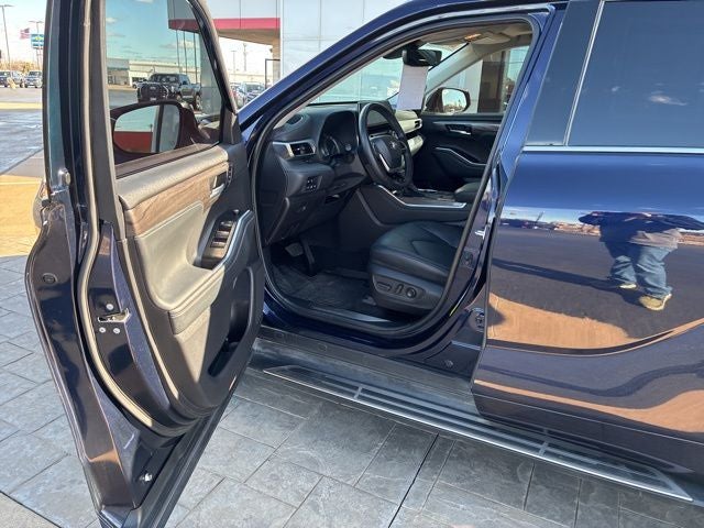 2022 Toyota Highlander Platinum