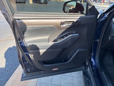 2022 Toyota Highlander Platinum