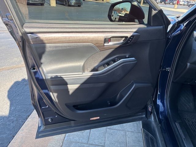 2022 Toyota Highlander Platinum