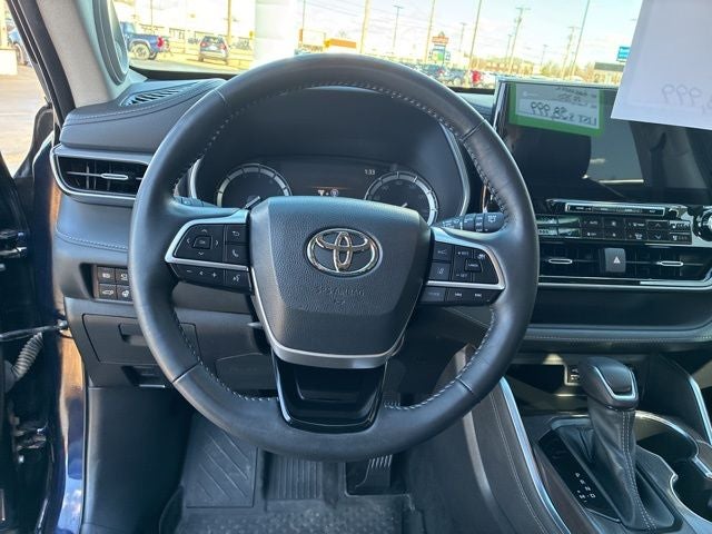 2022 Toyota Highlander Platinum